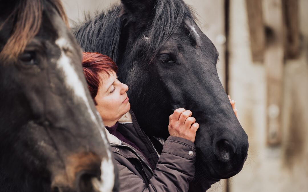 Frauen in Führung im Mittelstand: Weiblichkeit und Karriere vereinbaren