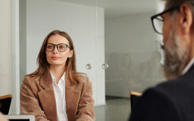 Schluss mit angepasst: So durchbrichst du die gläserne Decke auf deine Art – Coaching für Führungskräfte
